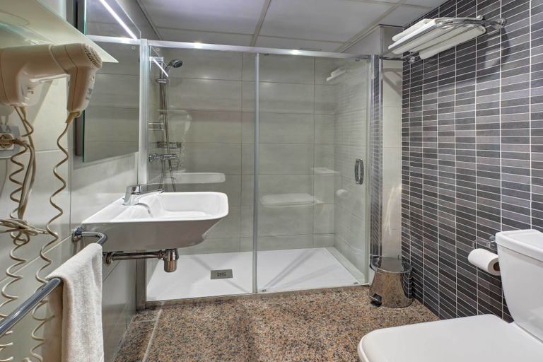 Bathroom 4, Hotel Nuevo Triunfo, Barcelona