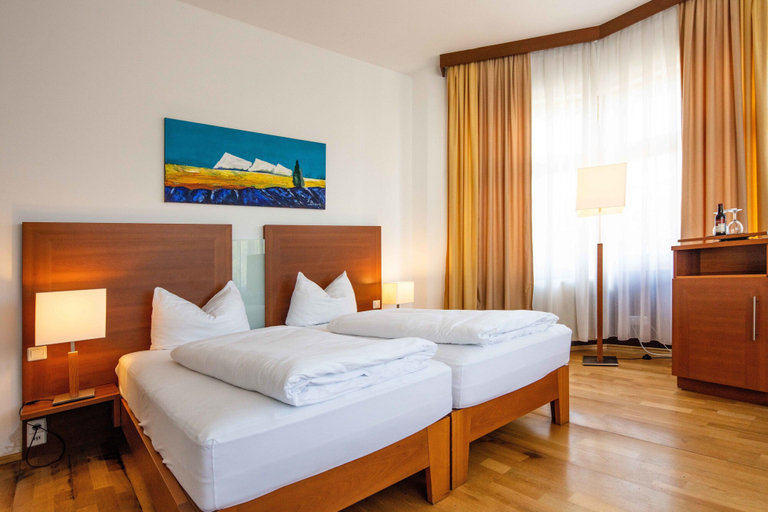 Bedroom 4, Hotel Graf Zeppelin, Konstanz