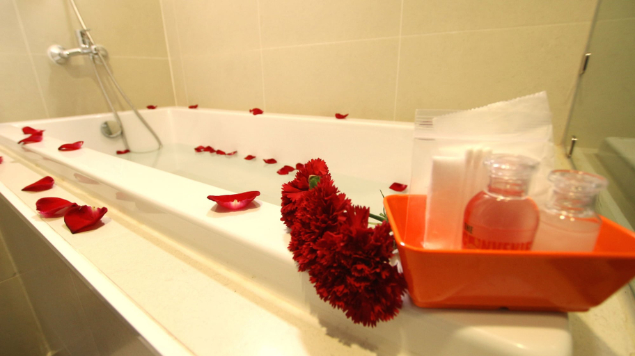 Bathroom 3, The Convenience Hotel, Muang Khon Kaen