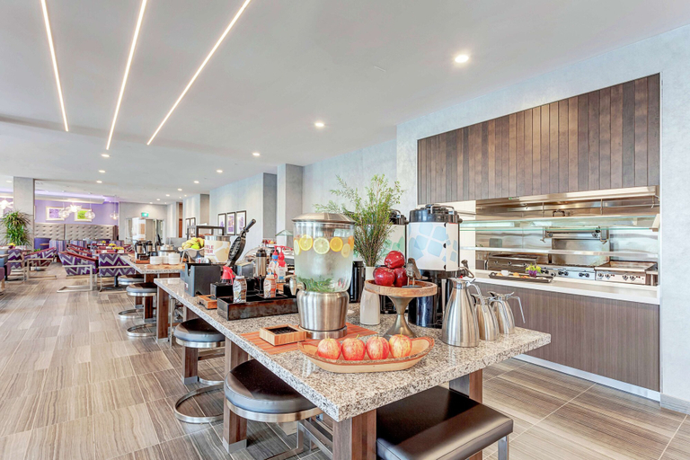 Food & Drinks 5, Hilton Garden Inn Toronto Brampton West, Peel