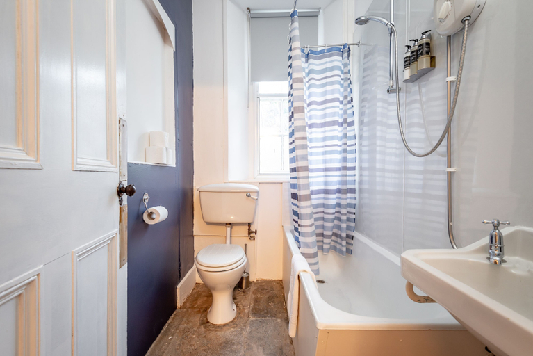 Bathroom, The Doctors Hoose Street Parking, Fife
