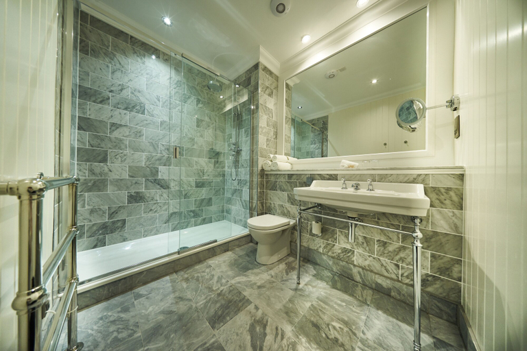 Bathroom 5, Golf View Hotel & Spa, Highland