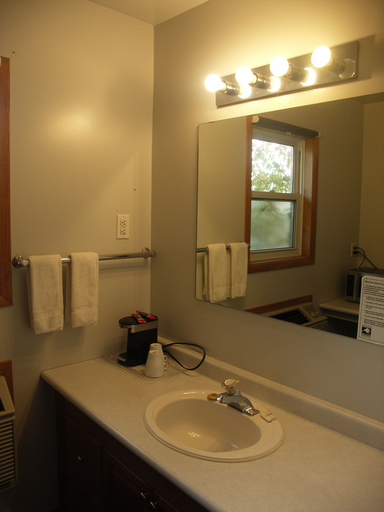 Bathroom 3, Rainbow Inn, Muskoka