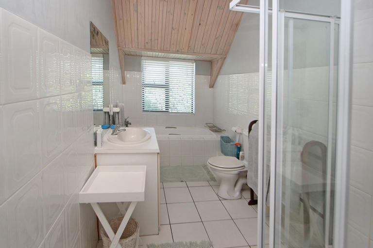 Bedroom 3, 8 Seaglades, Cacadu