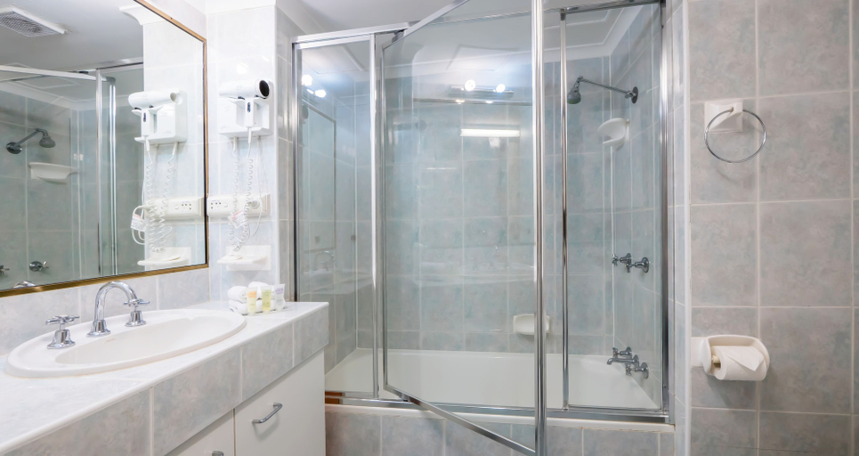 Bathroom 4, Aristocrat Apartments, Gold Coast