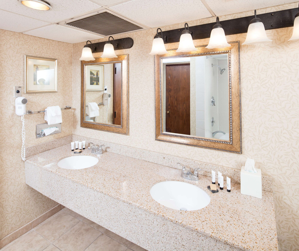 Bathroom 4, Red Lion Hotel Pendleton, Umatilla