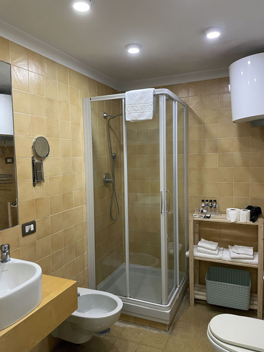 Bathroom 5, CostantiNapoli 27, Napoli