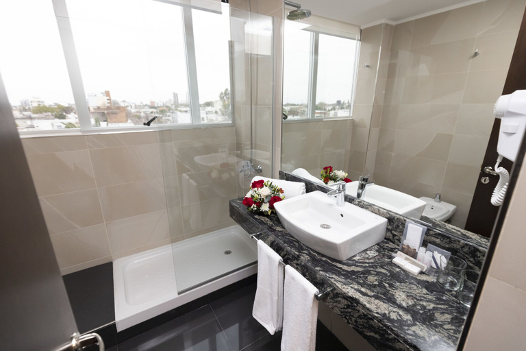 Bathroom 3, Amerian Rafaela Hotel, Castellanos