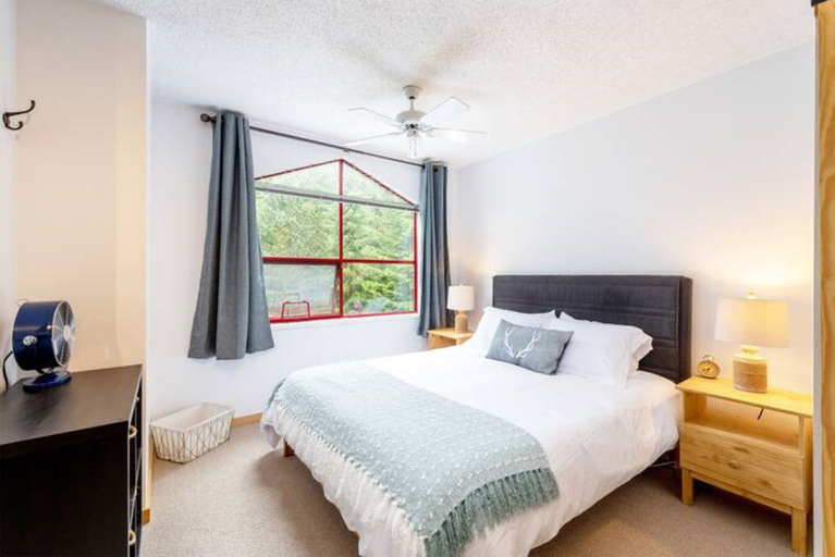 Bedroom 3, Cozy Creekside Two-Storey Condo, Squamish-Lillooet