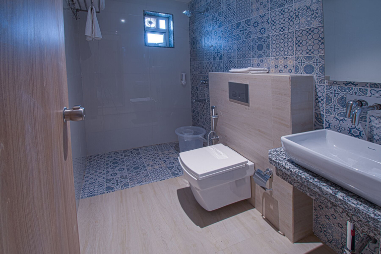 Bathroom 3, Hotel Park Tree, Kolhapur