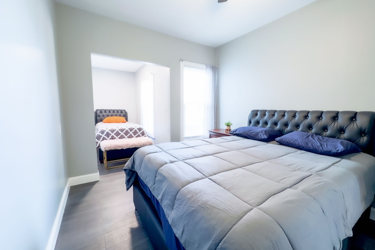Bedroom 3, The Cedar Chateau, Niagara
