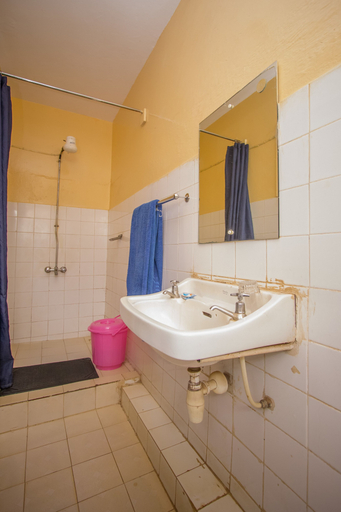 Bathroom 4, Meru Safari Hotel, North Imenti