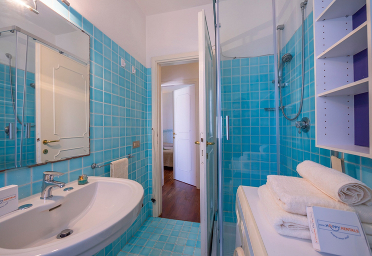 Bathroom 3, Chiesina, Massa Carrara