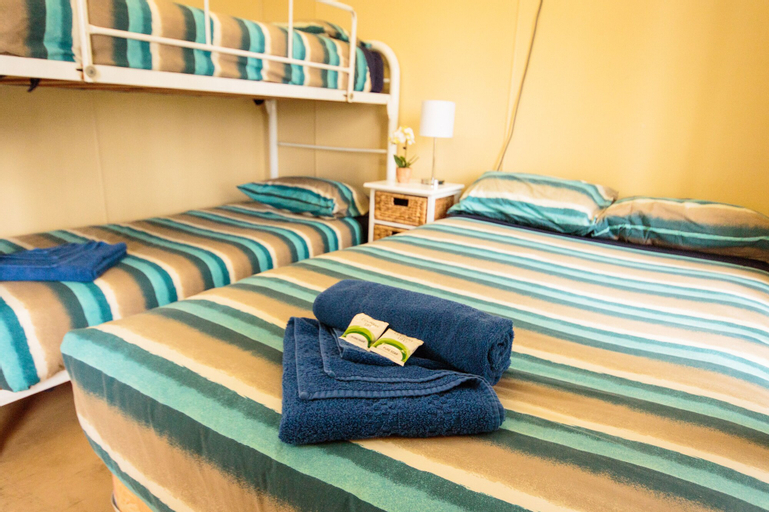 Bedroom 2, AAOK Jandowae Accommodation Park, Wambo