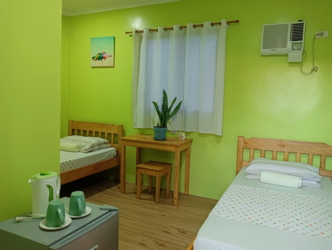 Bedroom 5, HM&B Backpackers Inn, Panglao