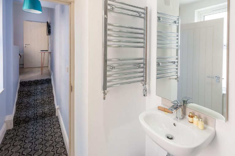 Bathroom 3, Titanic Guest Boutique Accommodation, Belfast