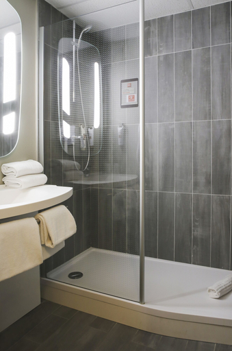 Bathroom 4, ibis Creil Sur Oise, Oise