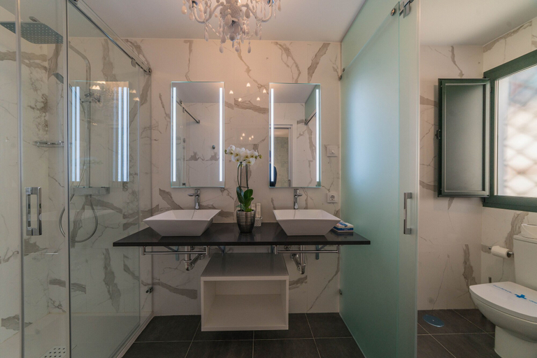 Bathroom 4, Rey Don Pedro Luxury Home, Sevilla