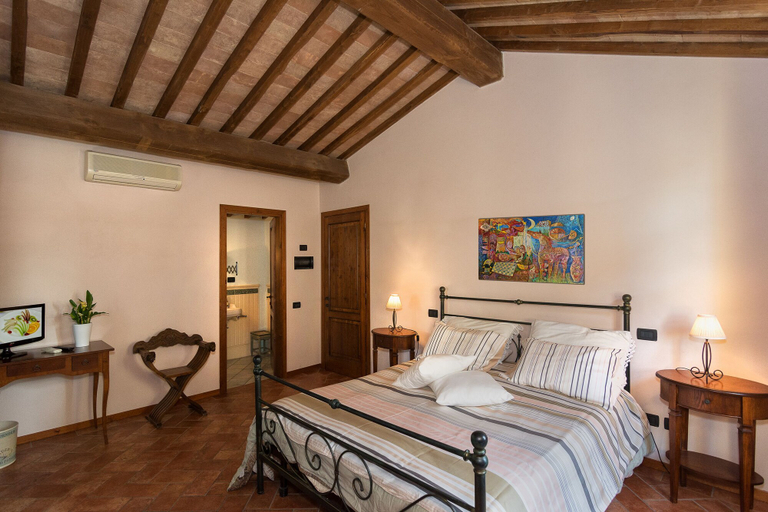 Bedroom 4, Pisa Holidays, Pisa
