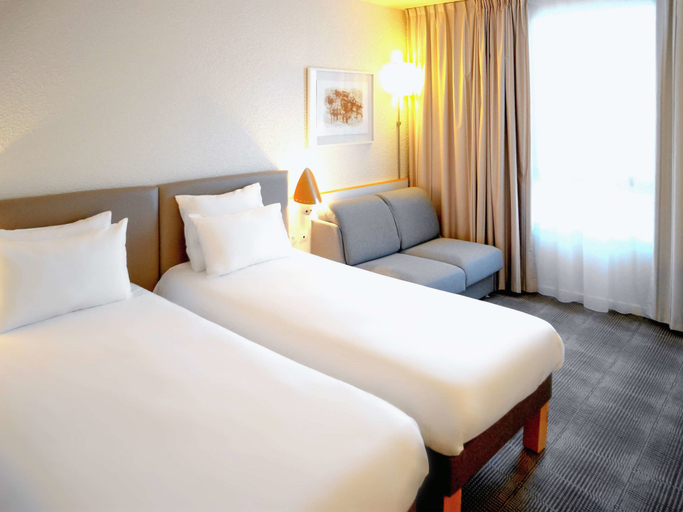 Bedroom 4, Novotel Grenoble Nord Voreppe, Isère
