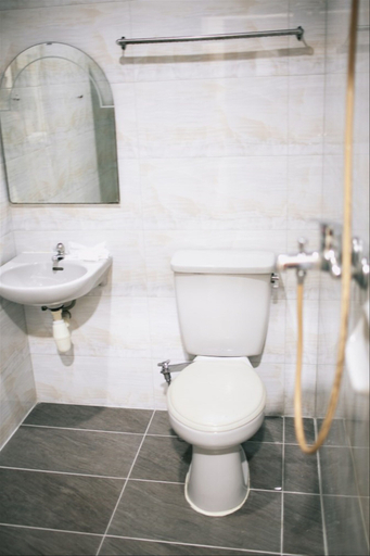 Bathroom 5, Hotel Gloris, Batam