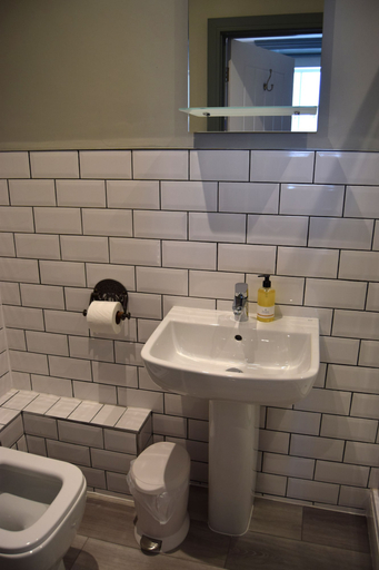 Bathroom 3, Crown Inn, Cornwall