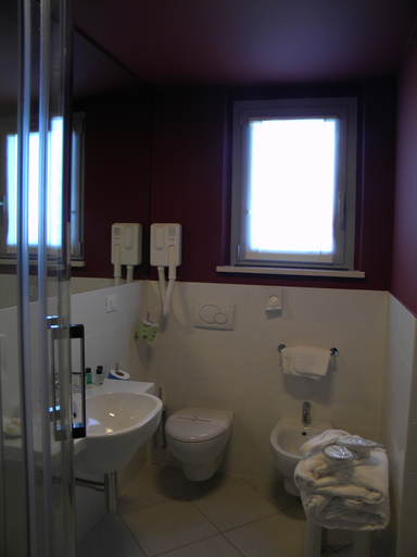 Bathroom 5, Hotel Sole, Pescara