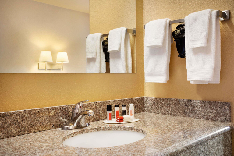 Bathroom 4, Travelodge by Wyndham Gillette, Campbell