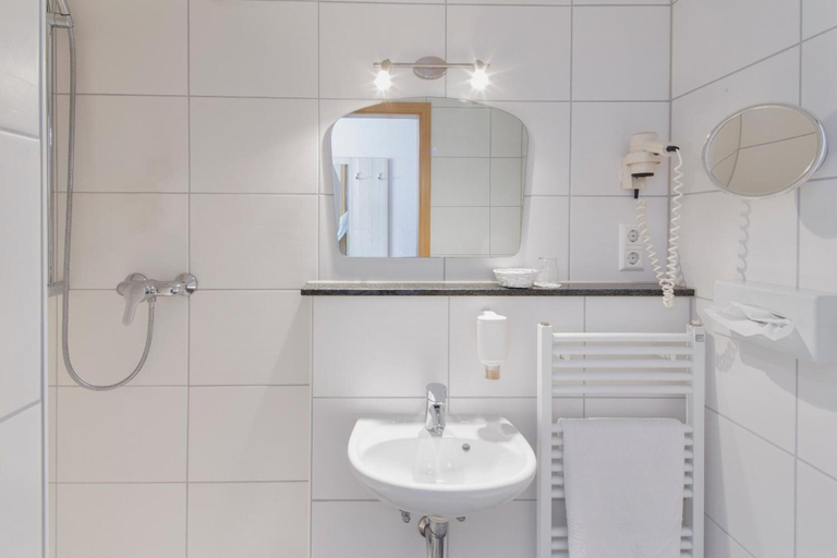 Bathroom 5, Hotel Schwärs Löwen Freiburg, Freiburg im Breisgau