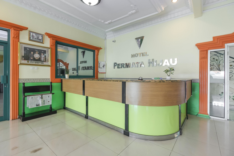 Public Area 3, RedDoorz Plus near Alun Alun Kejaksan Cirebon, Cirebon