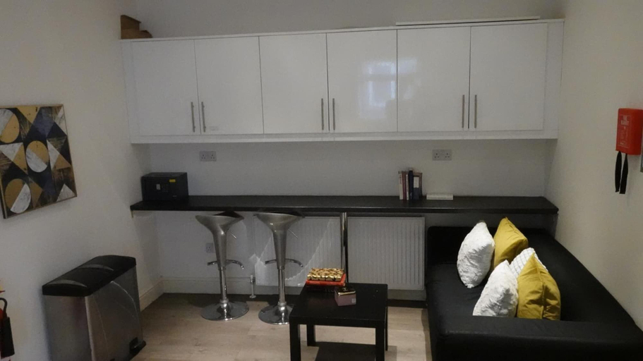 Others 5, Grand Airport Ensuites, London