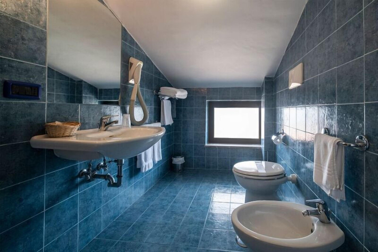 Bathroom 5, Hotel Italia & Lombardi, Viterbo