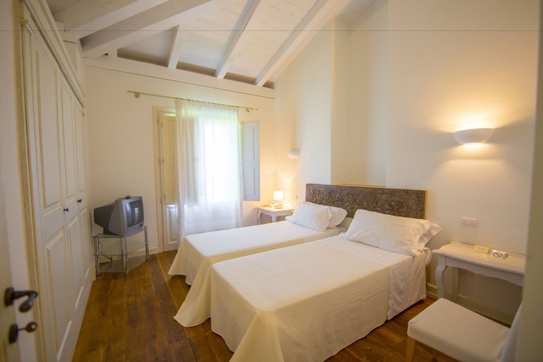 Bedroom 3, Tarthes Hotel, Medio Campidano
