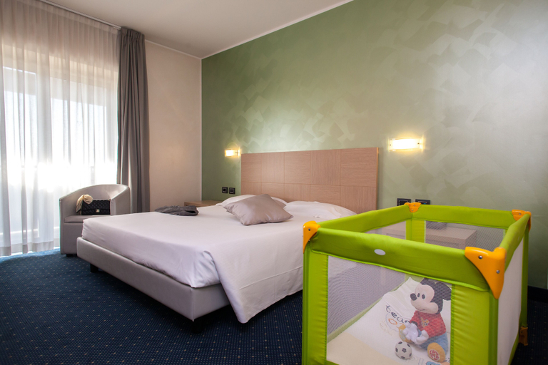 Bedroom 2, Palace Hotel Zingonia, Bergamo