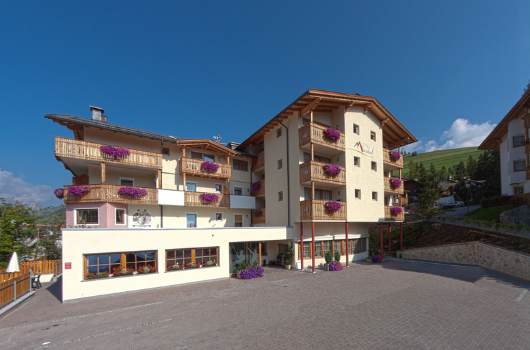 Exterior & Views 1, Hotel Mirabel, Bolzano