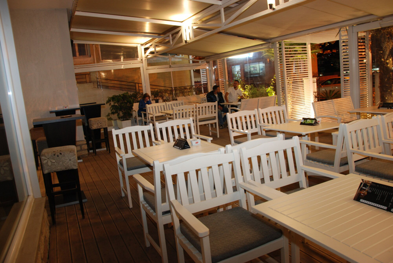 Food & Drinks 5, Hotel Mano, Sarandës