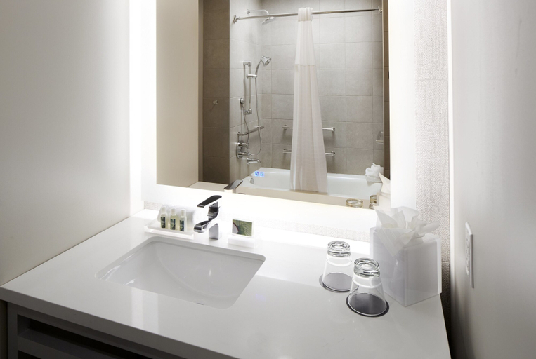 Bedroom 5, Cambria Hotel Philadelphia Downtown Center City, Philadelphia