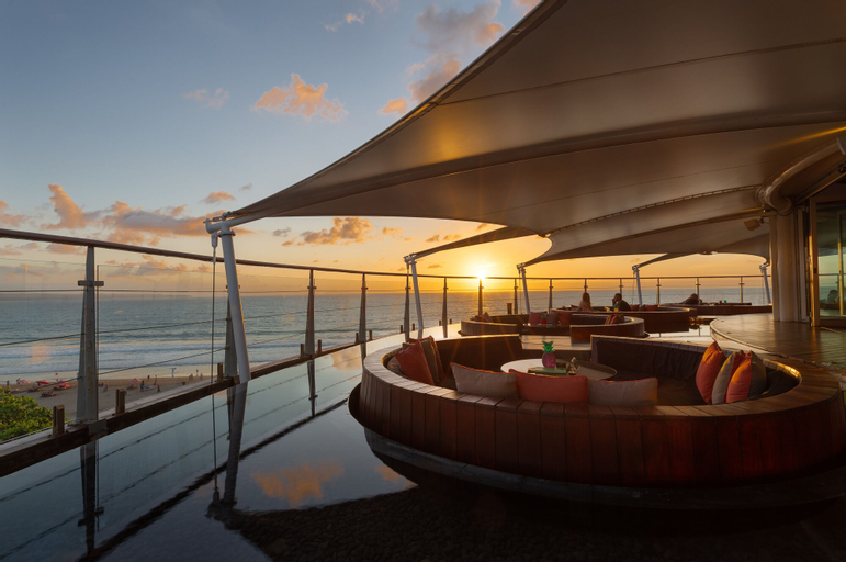 Exterior & Views 29