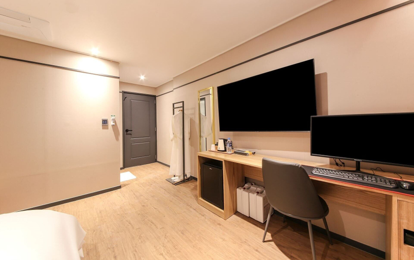 Others 5, Hound Hotel Sasang, Sasang