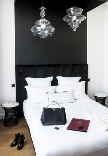 Bedroom 5, Hôtel Cardinal, Gironde