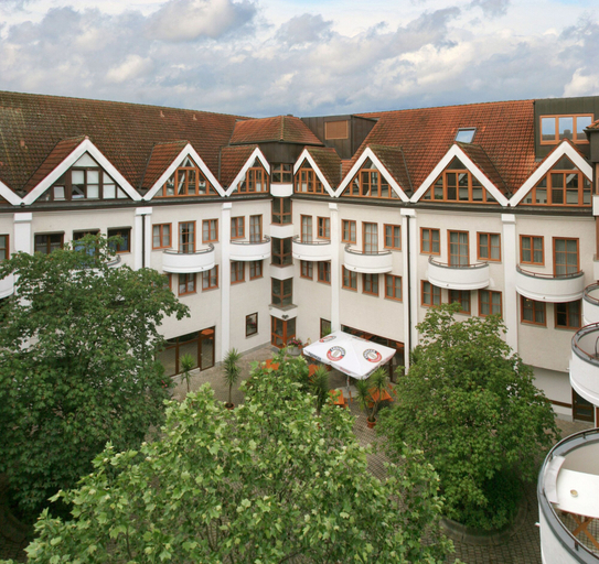 Exterior & Views 2, Hotel Kastanienhof, Erding