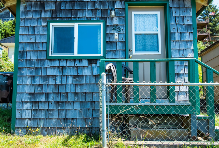 Exterior & Views