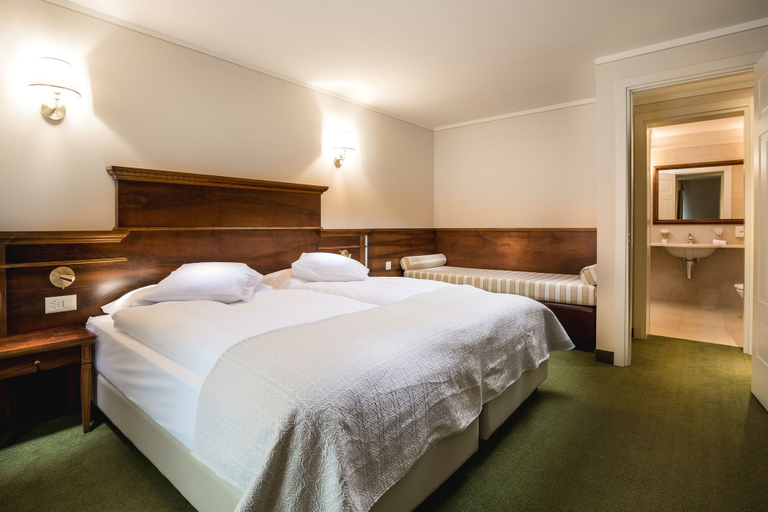 Bedroom 4, Hotel Reine Victoria, Maloja