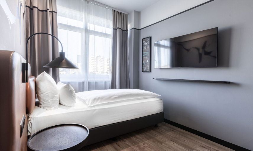 Bedroom 3, TITANIC Comfort Kurfürstendamm, Berlin