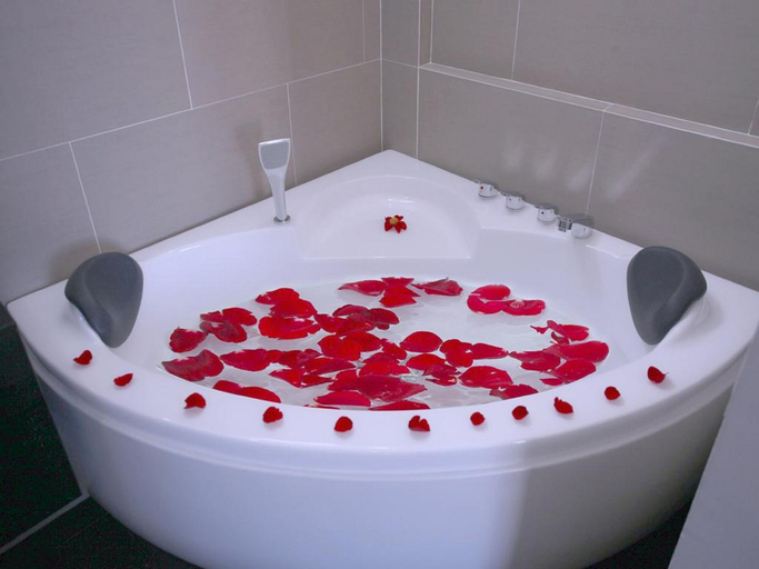 Bathroom 5, New Sun Hotel, Nha Trang