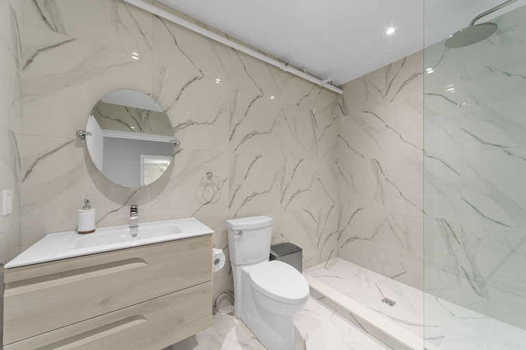 Bathroom 3, Elegant Suites De La Montagne- Dtwn Mtl, Montréal