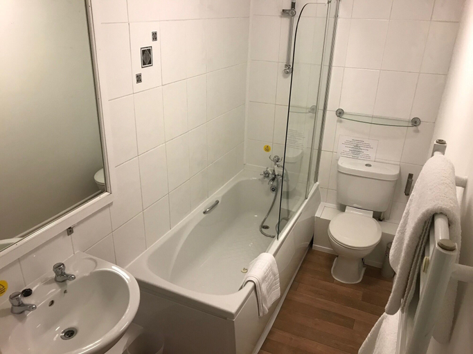 Bathroom 3, The Crown Hotel, Gwynedd