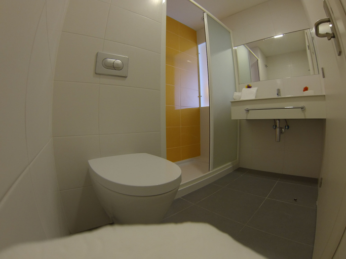 Bathroom, Hotel 3K Faro Aeroporto, Faro