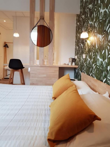 Bedroom 2, The Originals Boutique, Grand Hôtel St Pierre, Cantal
