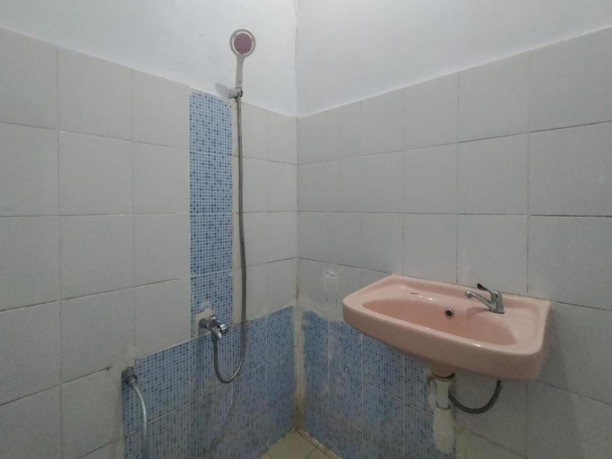 Bathroom 3, Fauziah Hotel Syariah Kendari, Kendari
